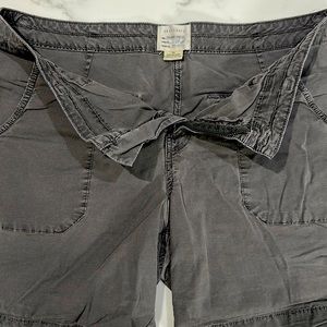 Sanctuary Standard Surplus Switchback Cuff shorts. Size 31